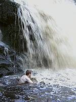 Традиционное купание в водопаде Юканкоски Традиционное купание в водопаде Юканкоски