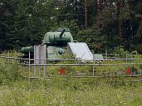 Танк Т-34 в деревне Самбатукса Танк Т-34 в деревне Самбатукса