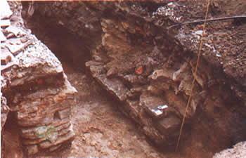 Фундаменты немецкой церкви Ниена. Раскопки 1999 г.
