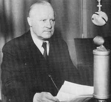 13 марта 1940. Премьер-министр Вяйно Таннер объявил по радио о подписании мирного договора. Условия мира были тяжелы: Финляндия должна отдать Советскому Союзу острова в Финском заливе, Карельский перешеек и второй по величине финский город Выборг, Приладожскую Карелию, район Салла и Петсамо; общим количествов 35 000 квадратных километров, приблизительно 10 процентов всей Финляндии. Также полуостров Ханко был арендован Советским Союзом на срок 30 лет для военной базы. Из-за этого приблизительно 430000 жителей оставили свои дома.