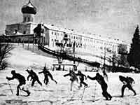 Александро-Свирский монастырь. Соревнование финских солдат. На заднем плане - лагерь. 1942-44