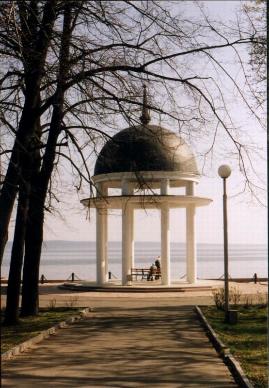 В галерею